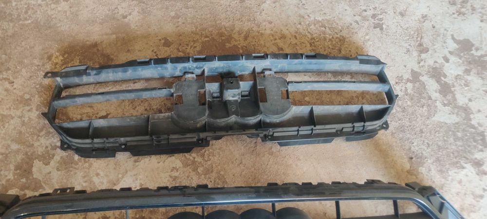 Решетка радиатора AUDI A4B8