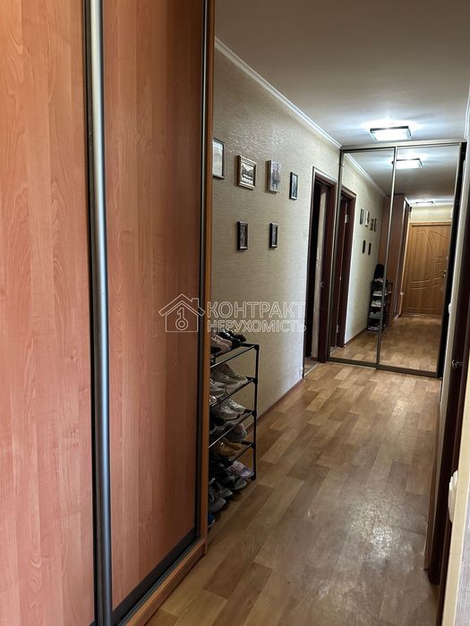 Продам 3к кв з гаражем вул.Ак.Павлова,319  522 мр Піски м.Салтівська