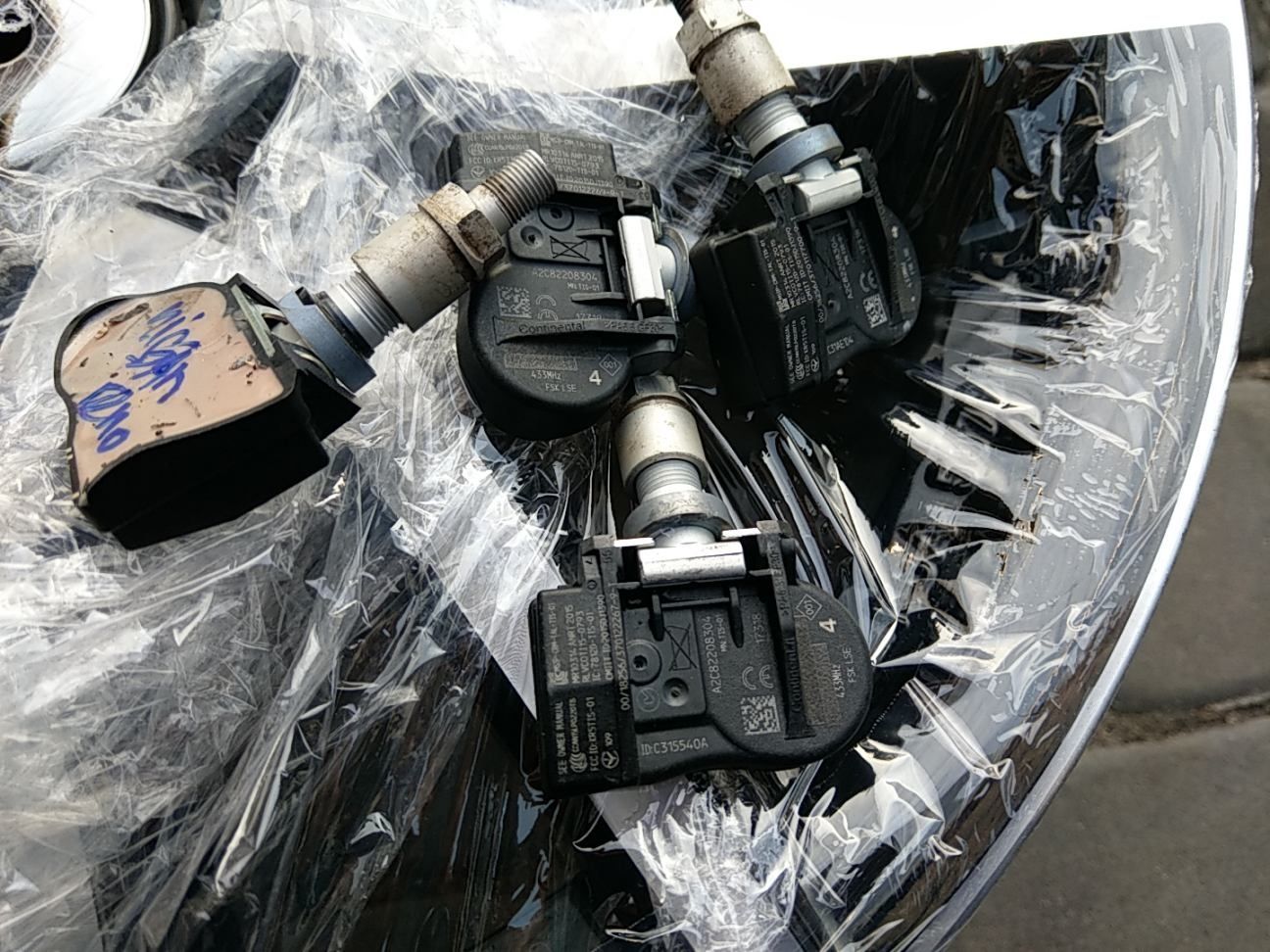 Датчики тиску в шинах 433MHz Renault Nissan Qashqai A2C82208304