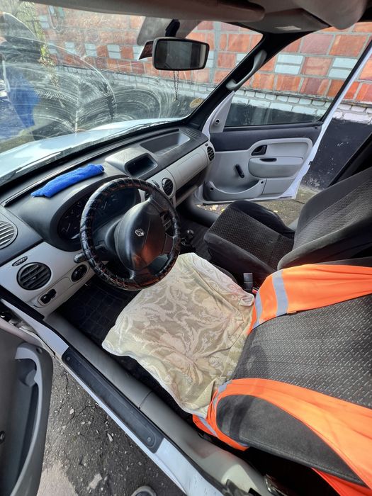 Рено кенго       .