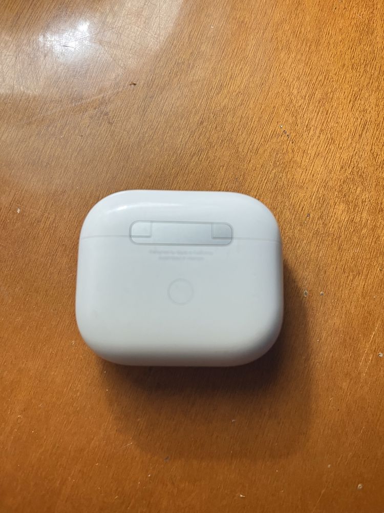 Airpods навушник і кейс