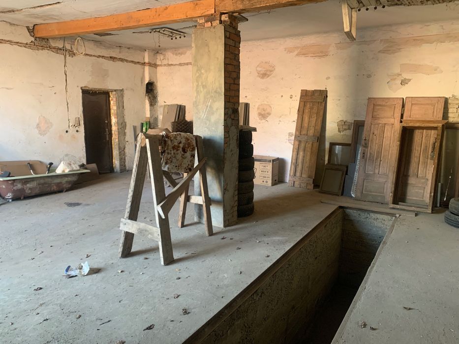 МІ Торговельне приміщення з автомобільними боксами у Великому Кучурові