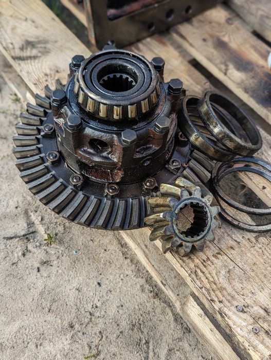 Диференціал МТЗ Диференциал редуктор планетарка МТЗ качан стакан МТЗ