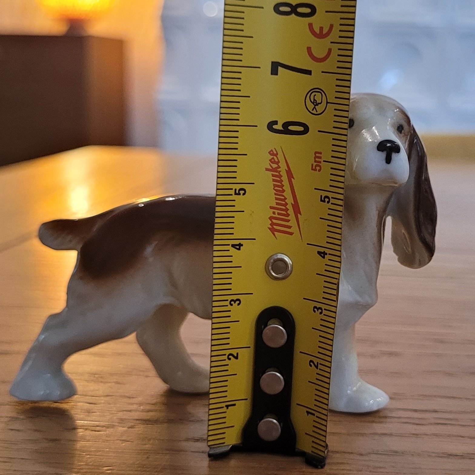 Porcelanowa figurka psa – sygnowana, piękne wykonanie, kolekcjonerska