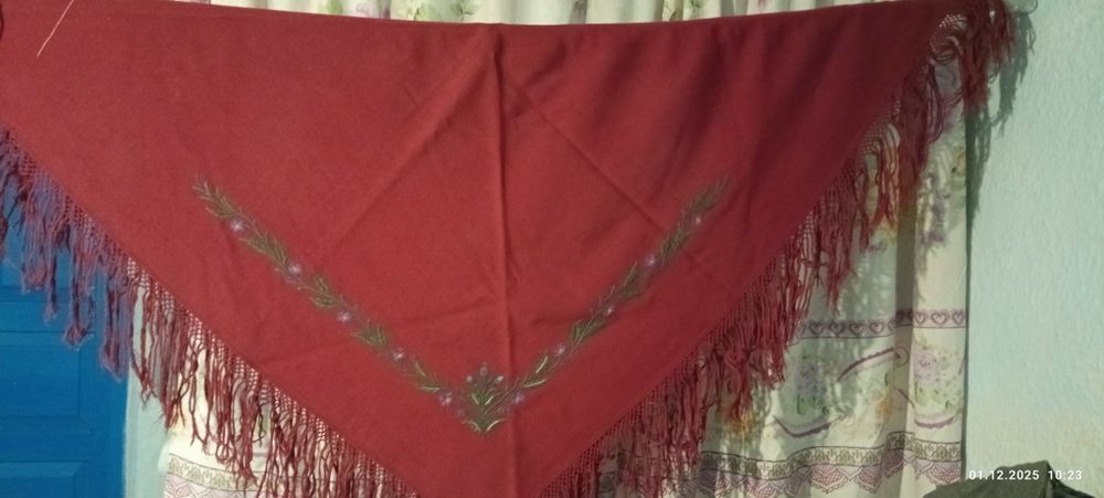 Хустка шерстяна бордового кольору