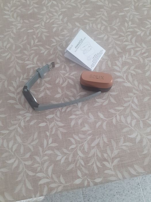 Relógio alemão e auricolares