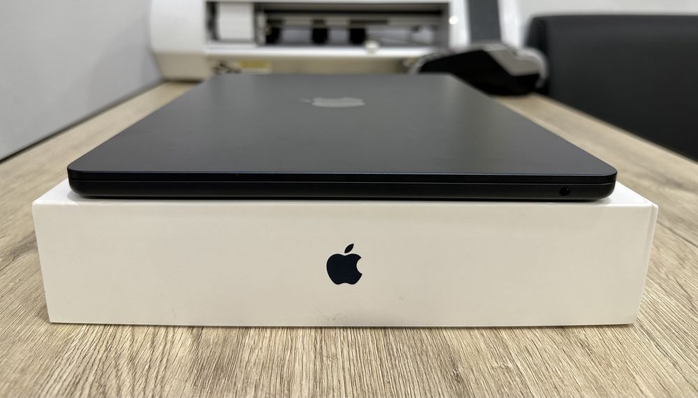 Apple MacBook Air 13" 2022 M2 8/256 Midnight 16циклів МАГАЗИН 1000$