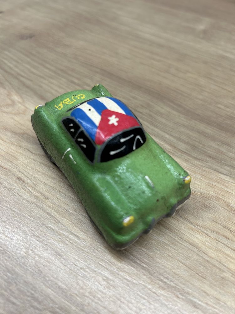 Figurka z Kuby kubański samochód pamiątka z wakacji Kuba