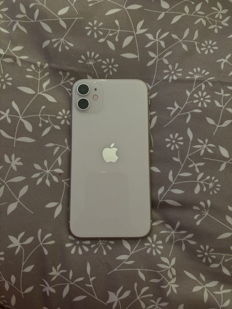 Iphone 11- white