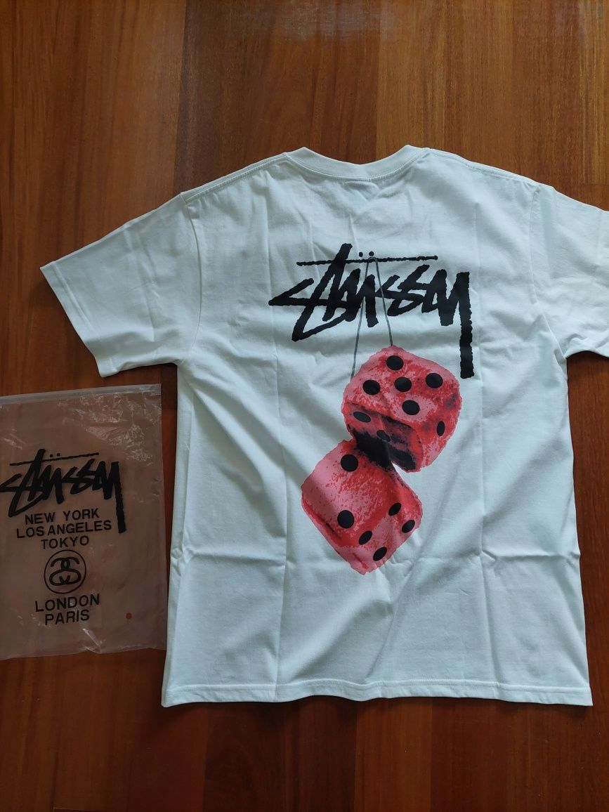 T-shirt stussy dos dados