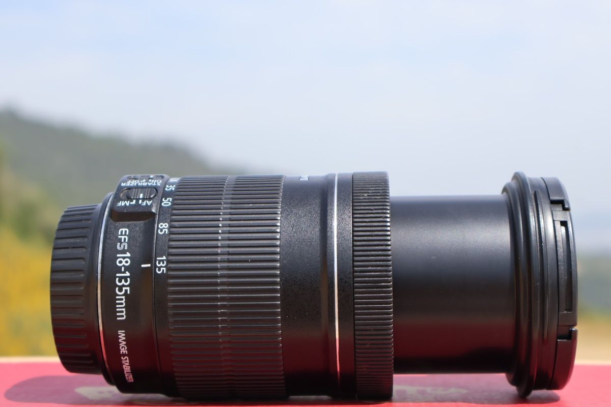 Canon EFS 18-135 mm 1:3.5-5.6 IS
6 IS