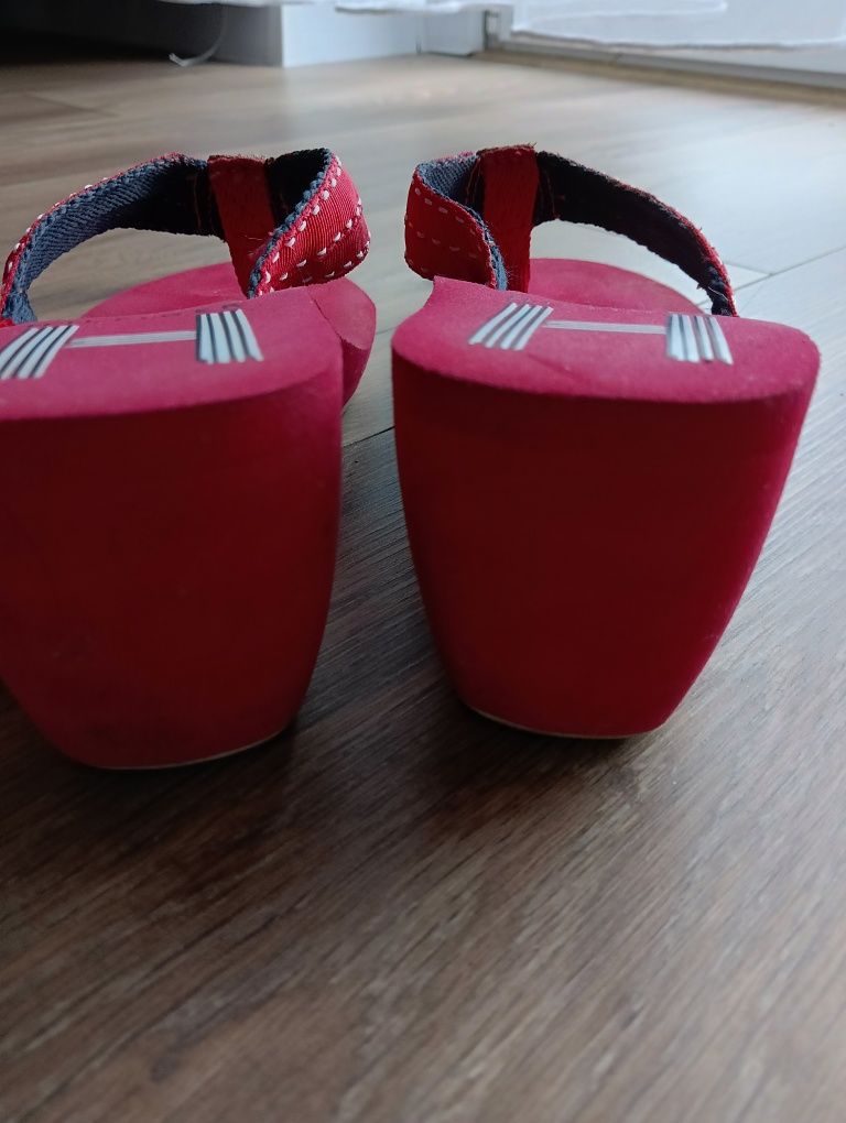Tommy Hilfiger japonki na koturnie ,klapki r.37