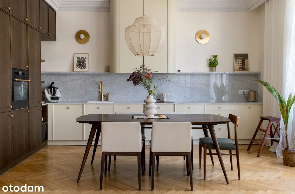 BEZPOŚREDNIO Unikalne mieszkanie w kamienicy przy Pl. Unii Lubelskiej.