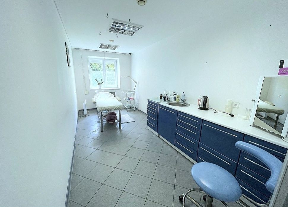 Фасад. Площа S= 60 m2. Салон.