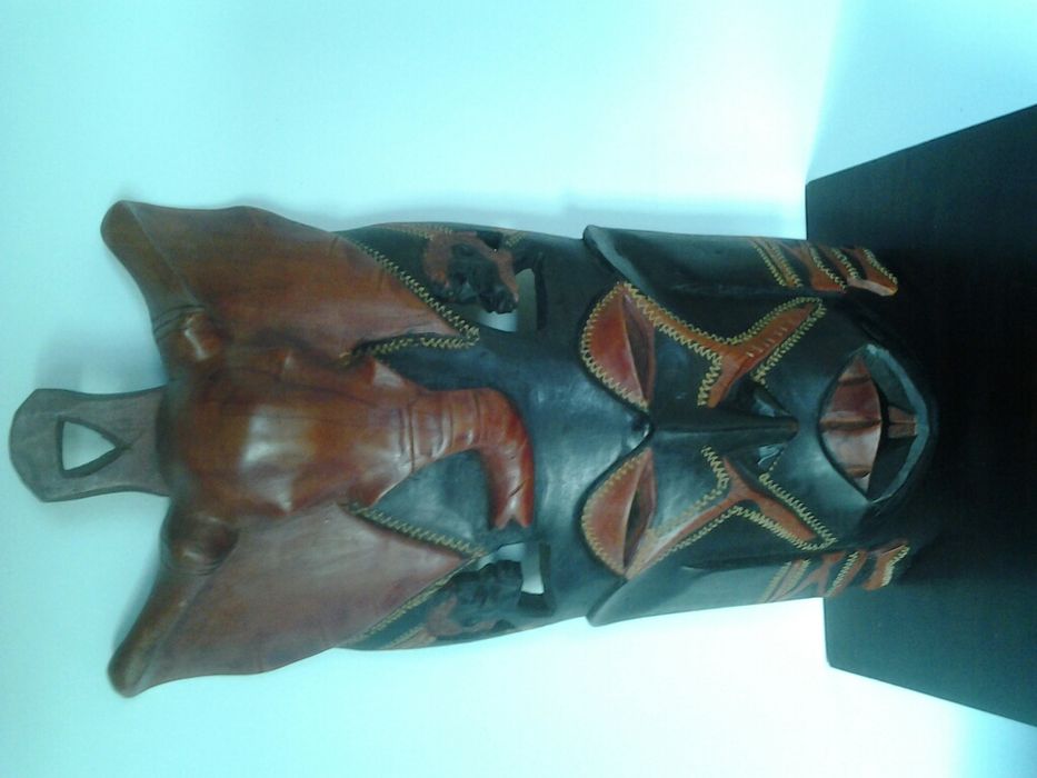 Máscara africana com elefante 40cm