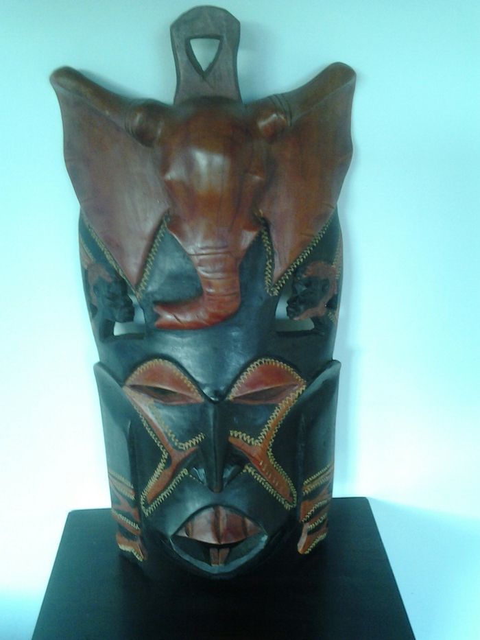 Máscara africana com elefante 40cm