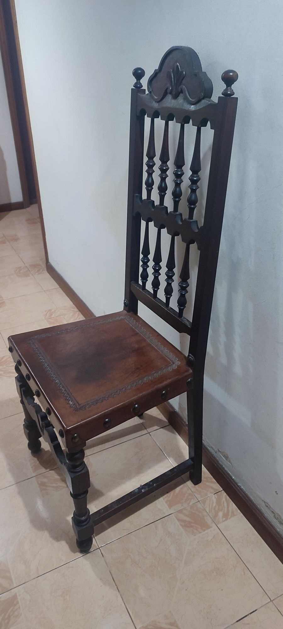 Mesa de sala de jantar + 6 cadeira em couro