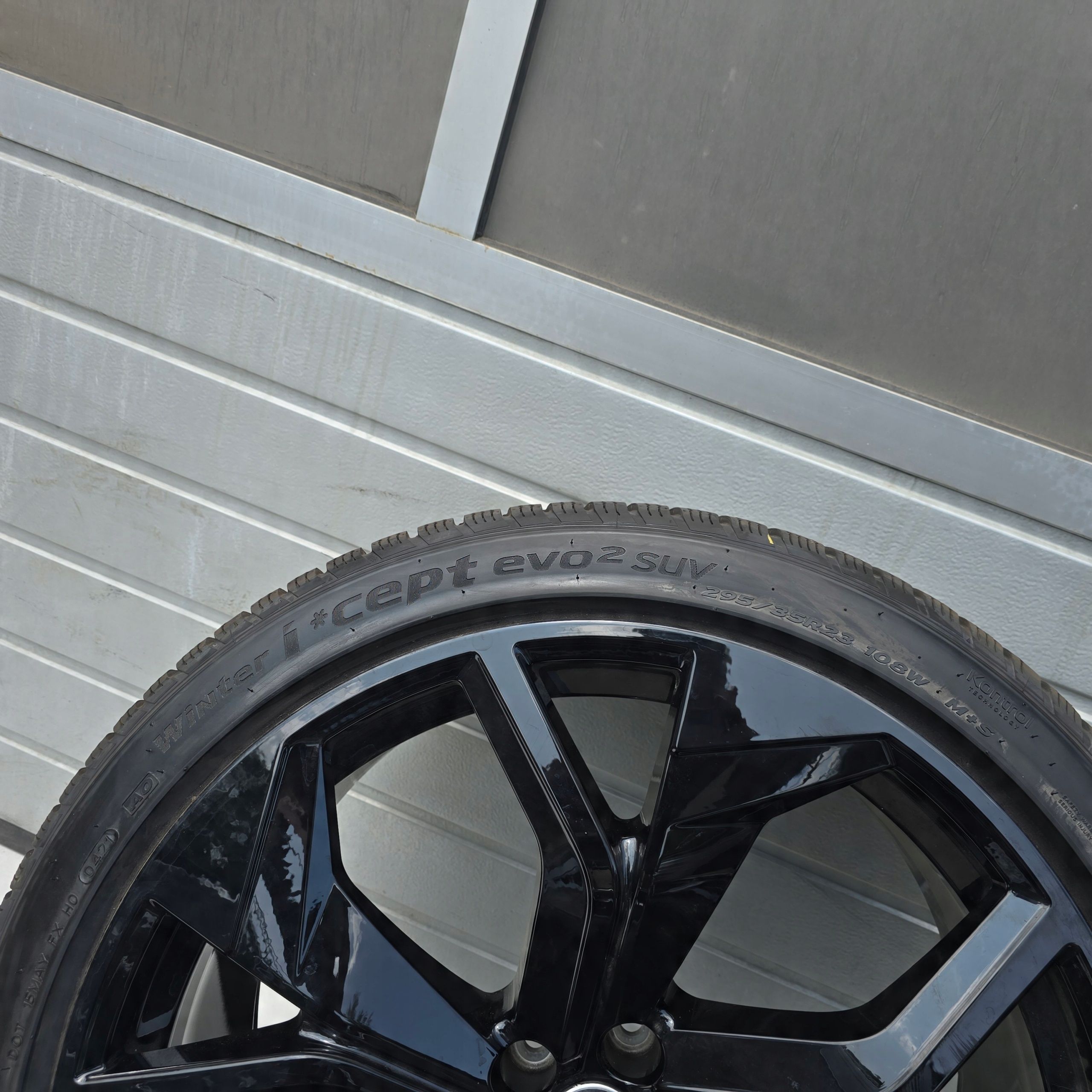Audi Q8 SQ8 Audi Sport 5X112 295/35R23 108W ET18 4X