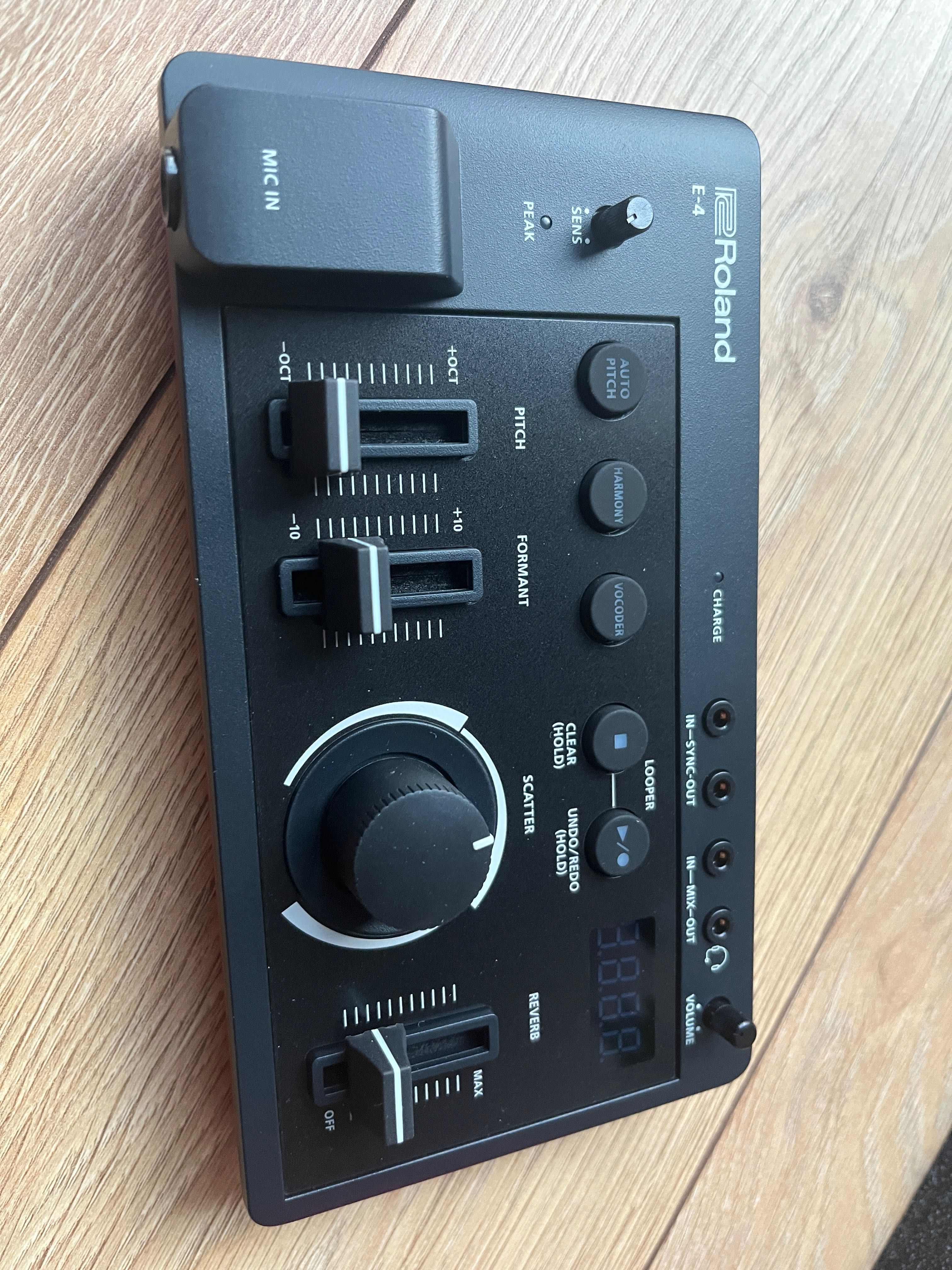 Roland AIRA compact e4 voice tweaker
