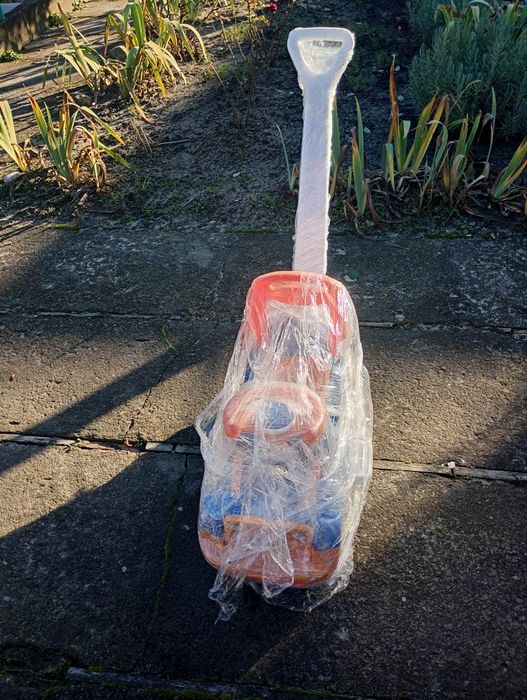 Дитяча машина толкалка