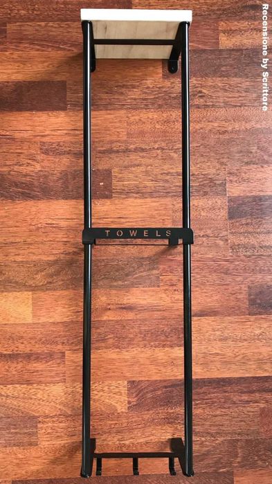 Półka łazienkowa na ręczniki wiszący nowoczesny z haczykami półką