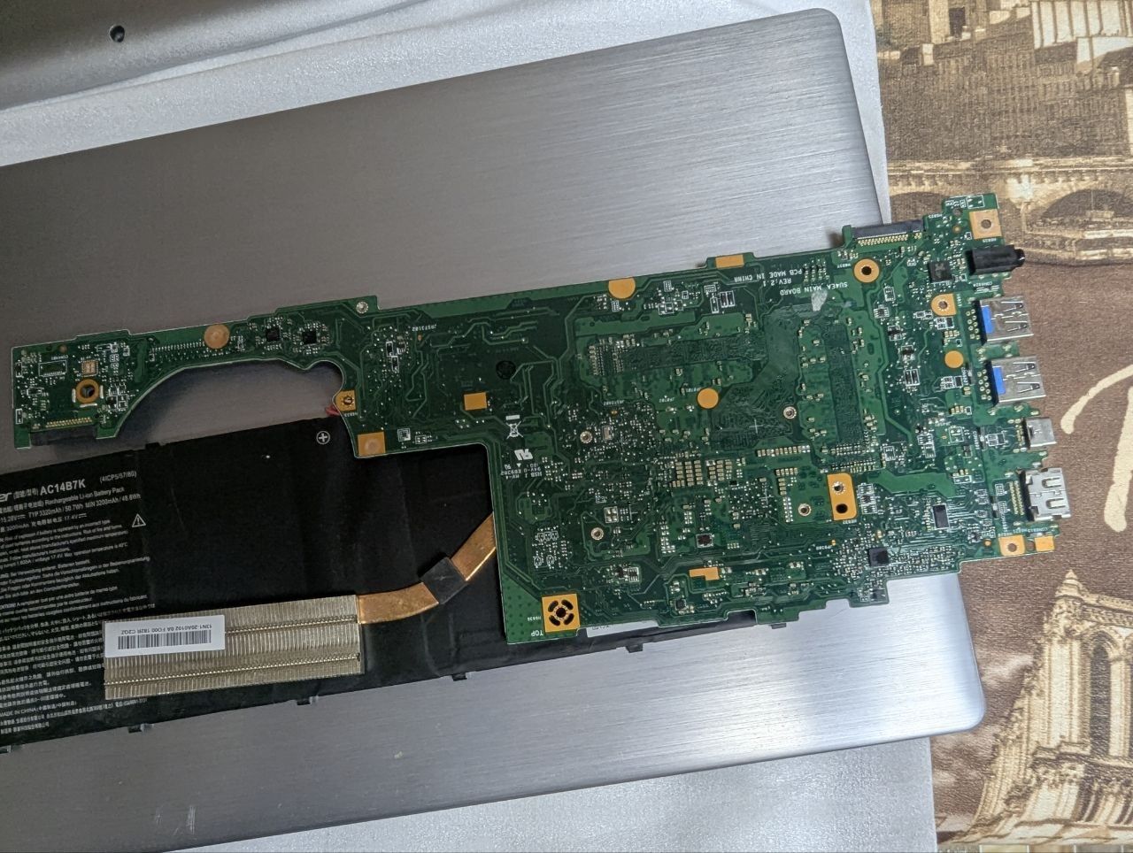 Acer SR314-52-59VR  Acer Swift 3.
