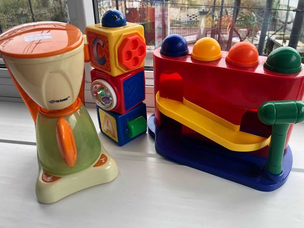 кубики Fisher-Price в наборе с детской игрой шарики и кофеваркой