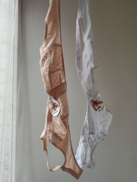 Бюстгальтеры новые 120 F