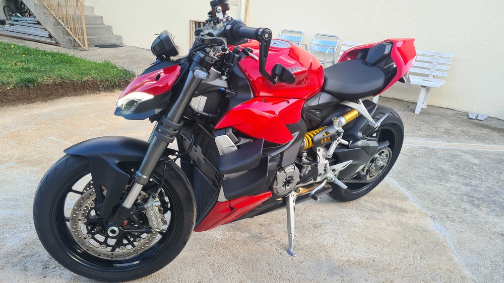 Ducati Streetfighter V2