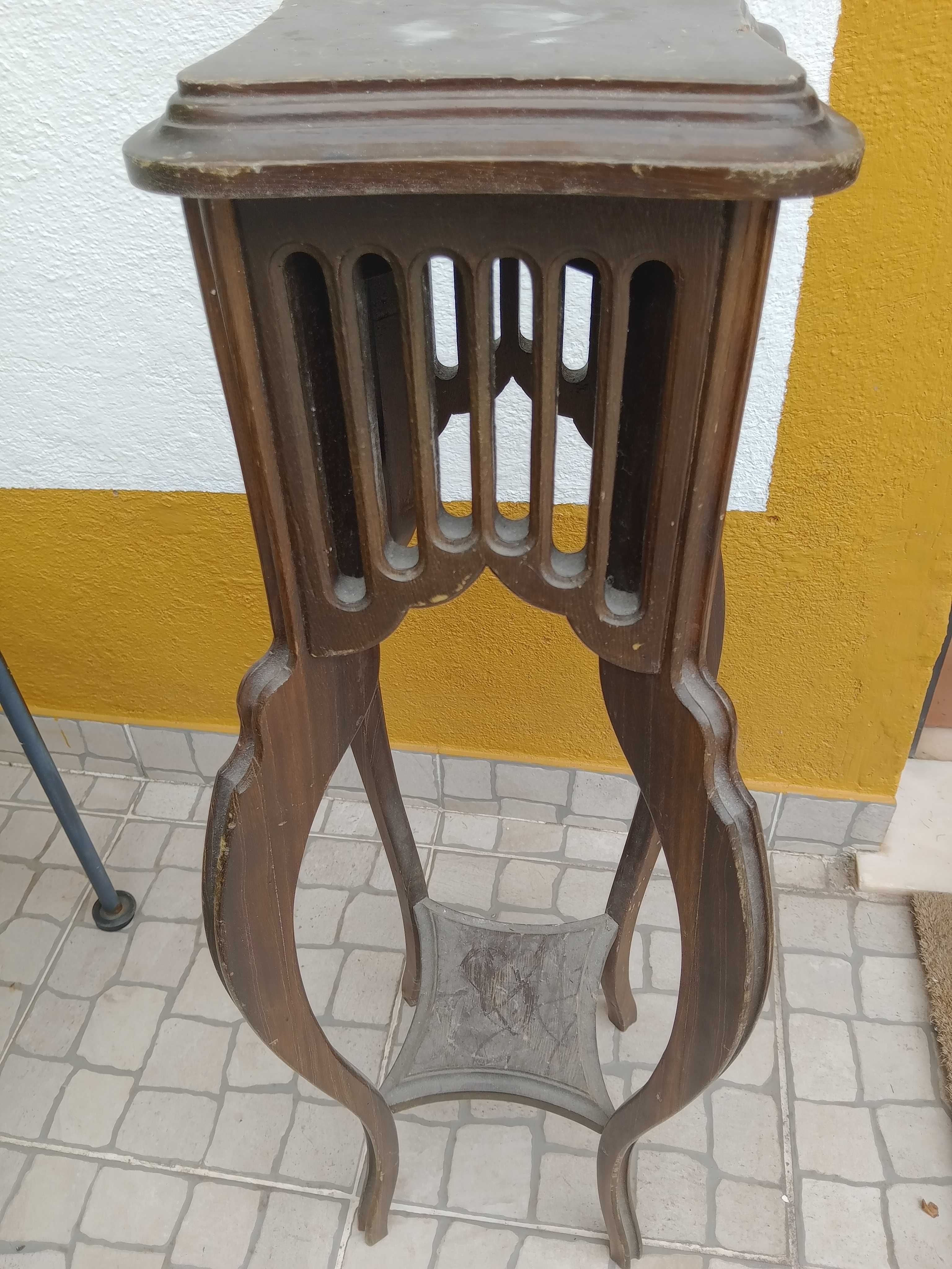 Floreira de pé antiga
