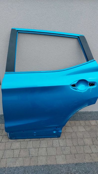 Drzwi lewe tył niebieskie listwy listwa  NISSAN QASHQAI J11 Stan  BDB.