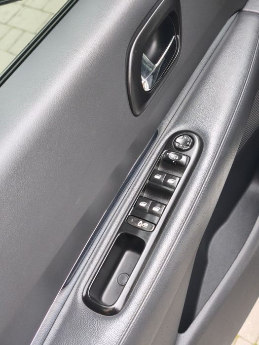 Продам Peugeot 5008.