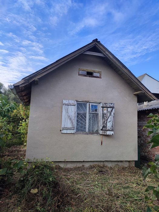 Продаж ділянка та дачний будинок вул.Набережна