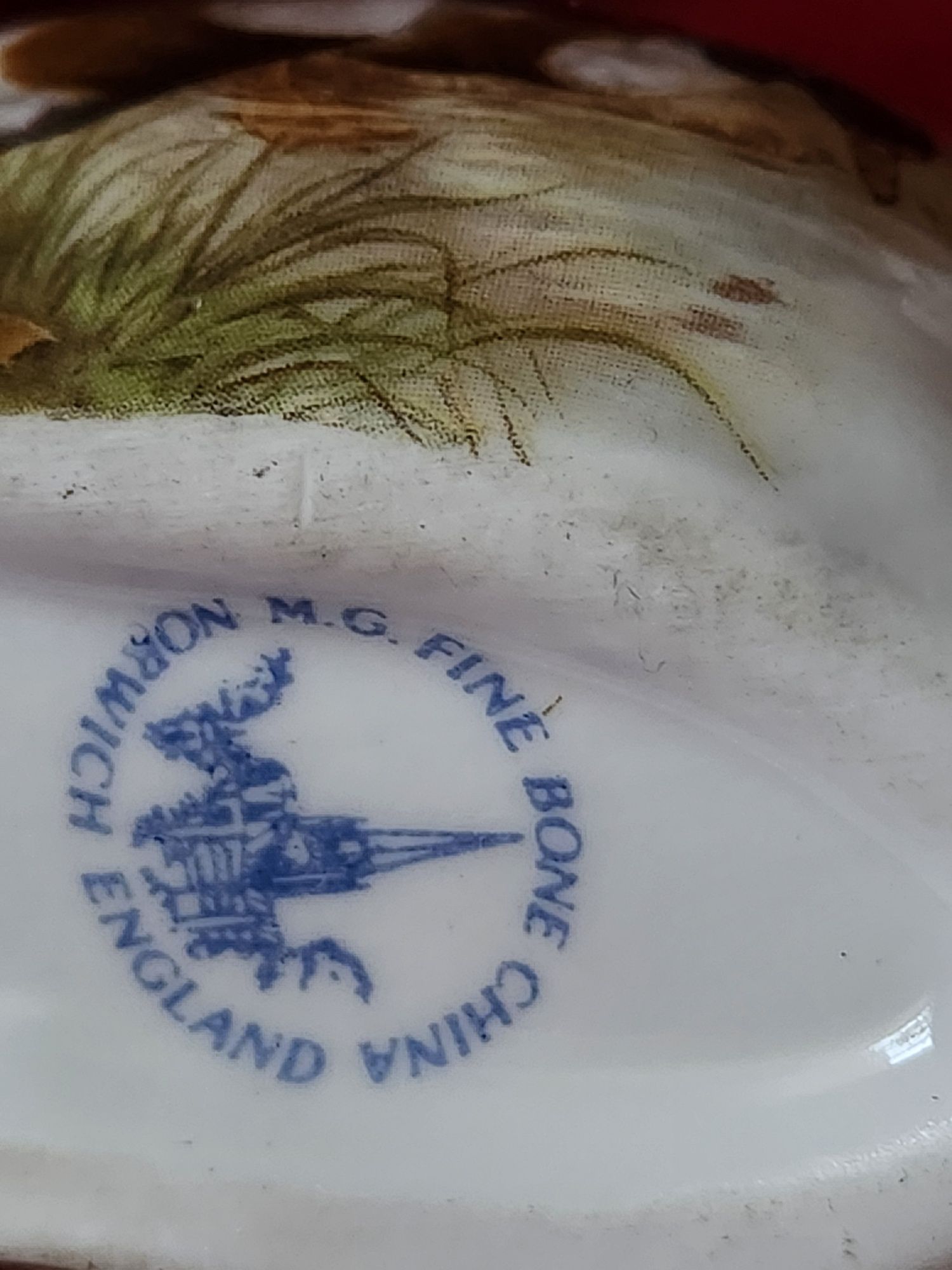Figurki But ,Łabedz recz.malowane porcelana bone syg . angielska