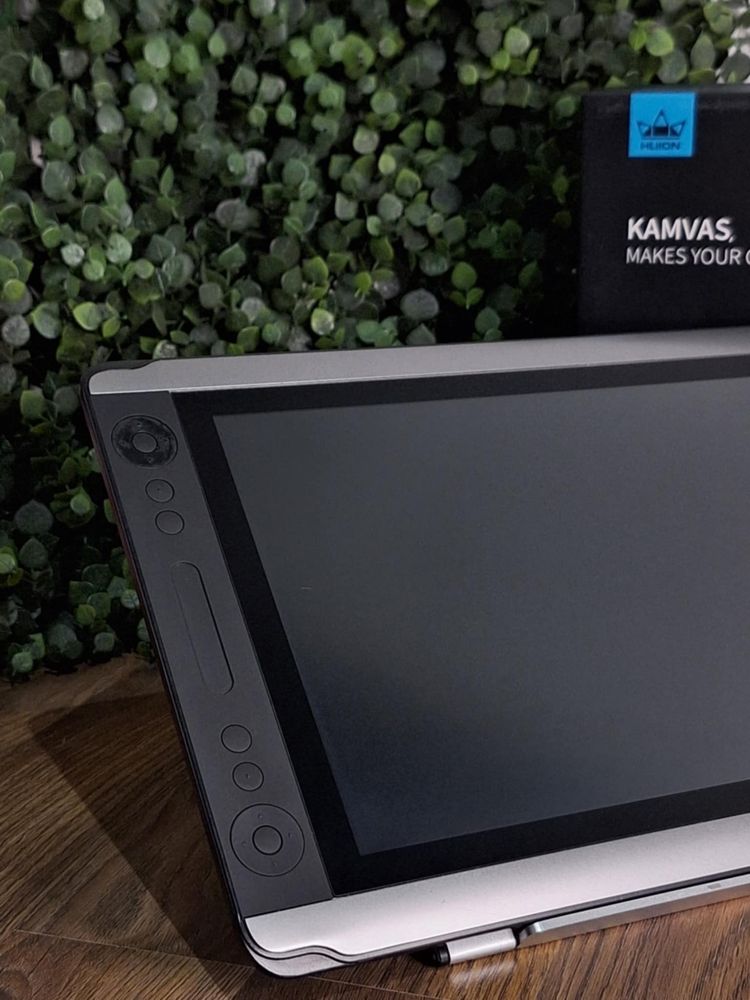 Tablet graficzny Huion Kamvas 16 + akcesoria