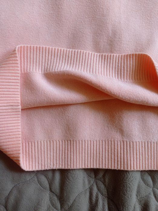 Зручна кофта персикового кольору