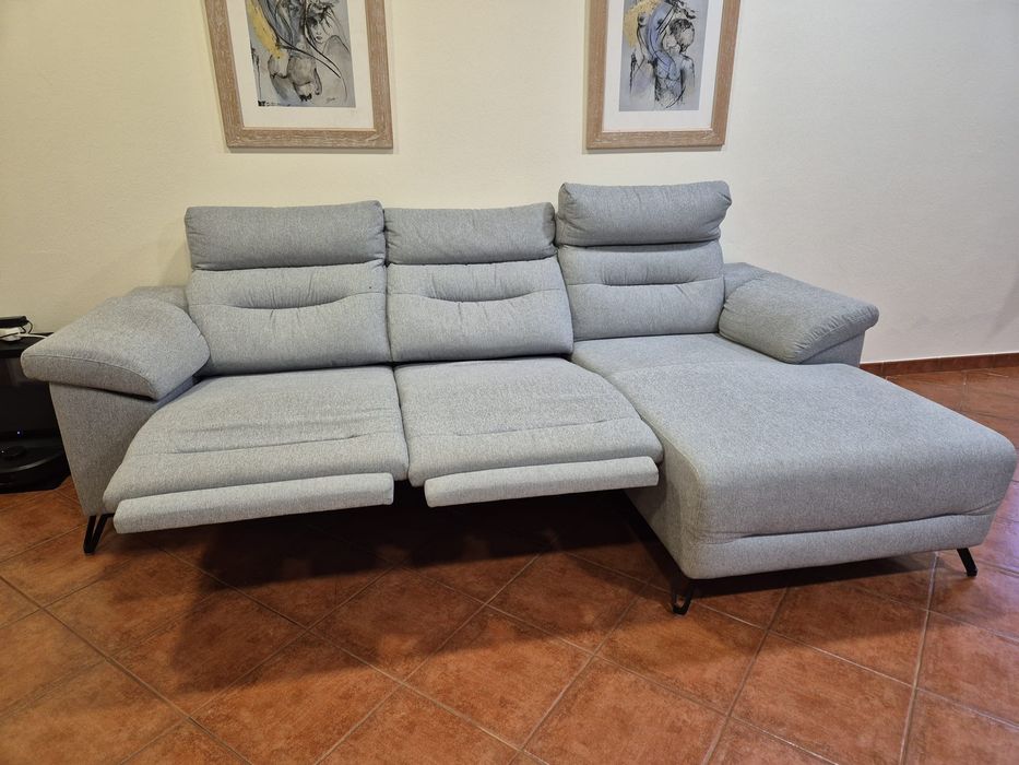 Sofá Chesslong Motorizado com arrumação - 1 ano