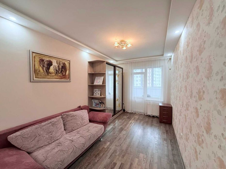 Продам 2 комнатную квартиру с кладовкой в Радужном