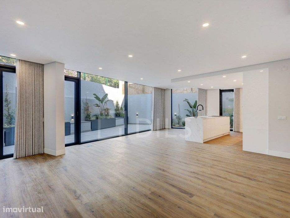 Apartamento T2 com terraço e estacionamento em Alcântara, Lisboa