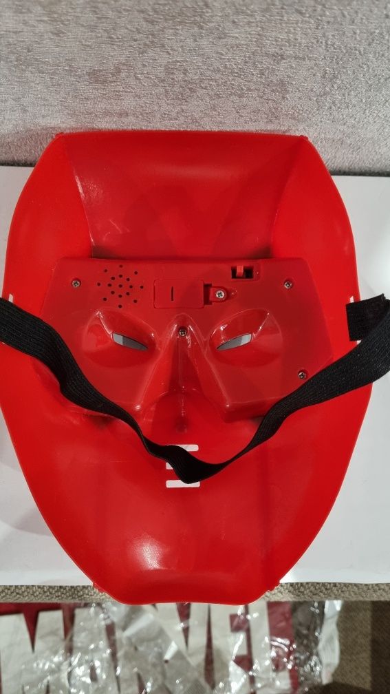 Маски Дедпула /Deadpool/Уэйд Уинстон, з неоновою підсвіткою+батарейки.