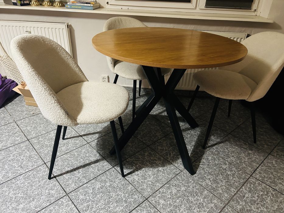 Stół nierozkładany z krzesłami