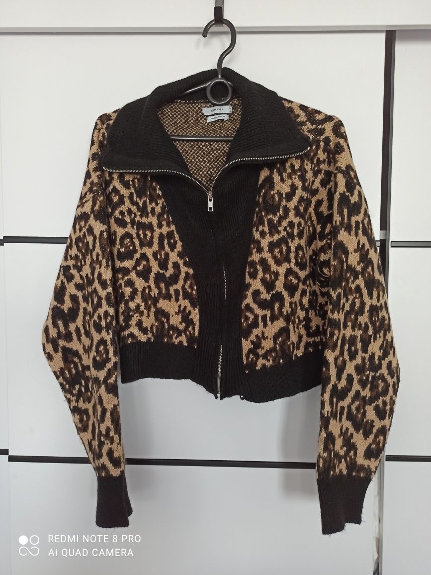 Sweter w zwierzęcy wzór
