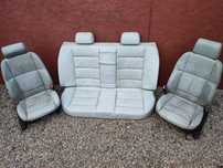 BMW E36 SEDAN ORYGINALNY KOMPLET FOTELI SPORTY / SPORTSIZE ELEKTRYCZNIE USTAWIANE / GRZANE PRZÓD / BIAŁA SKÓRA + KANAPA TYŁ NIE SKŁADANA + PODŁOKIETNIK Z CUP - HOLDER / RARYTAS. O NR: 9 066 259 / 8 182 989 / 8 170 888 / 9 059 625 / 9 059 626 OEM. W DOBRYM