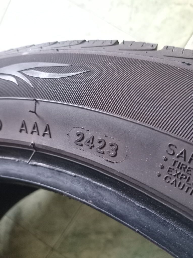 215/50/R17 2024 року ідельний стан  Powertrac Snowstar