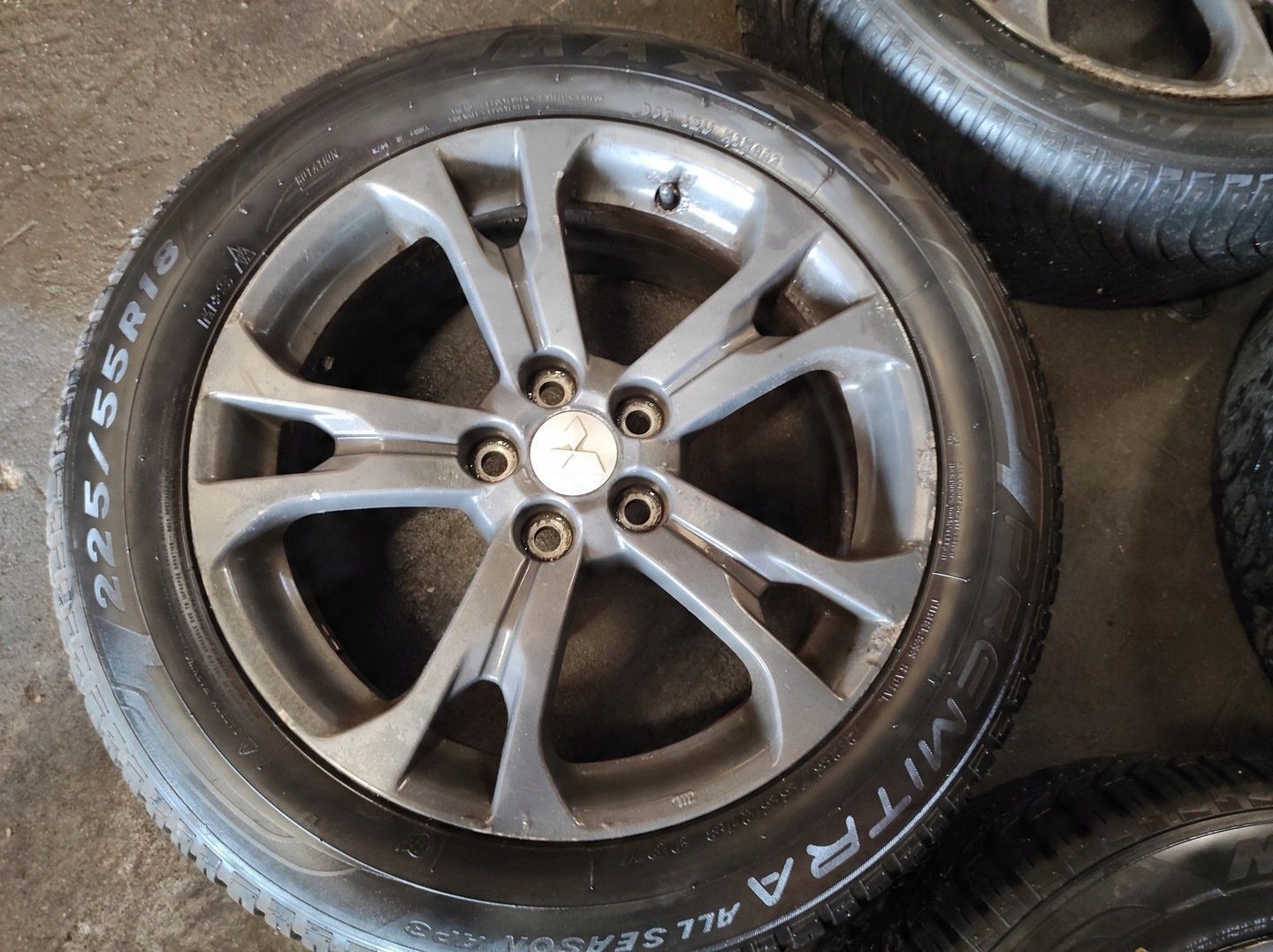 MITSUBISHI OUTLANDER III FELGI ALUMINIOWE 18 KOŁA 225/55 R18 CAŁOROCZNE