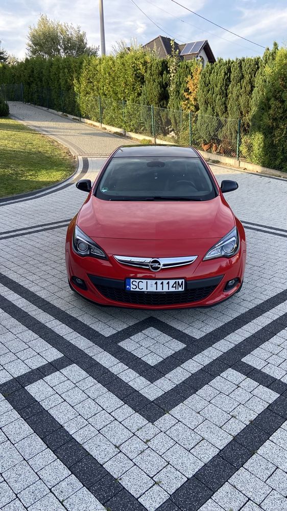 Opel Astra J GTC 2011 r. 1.6 T 212 km