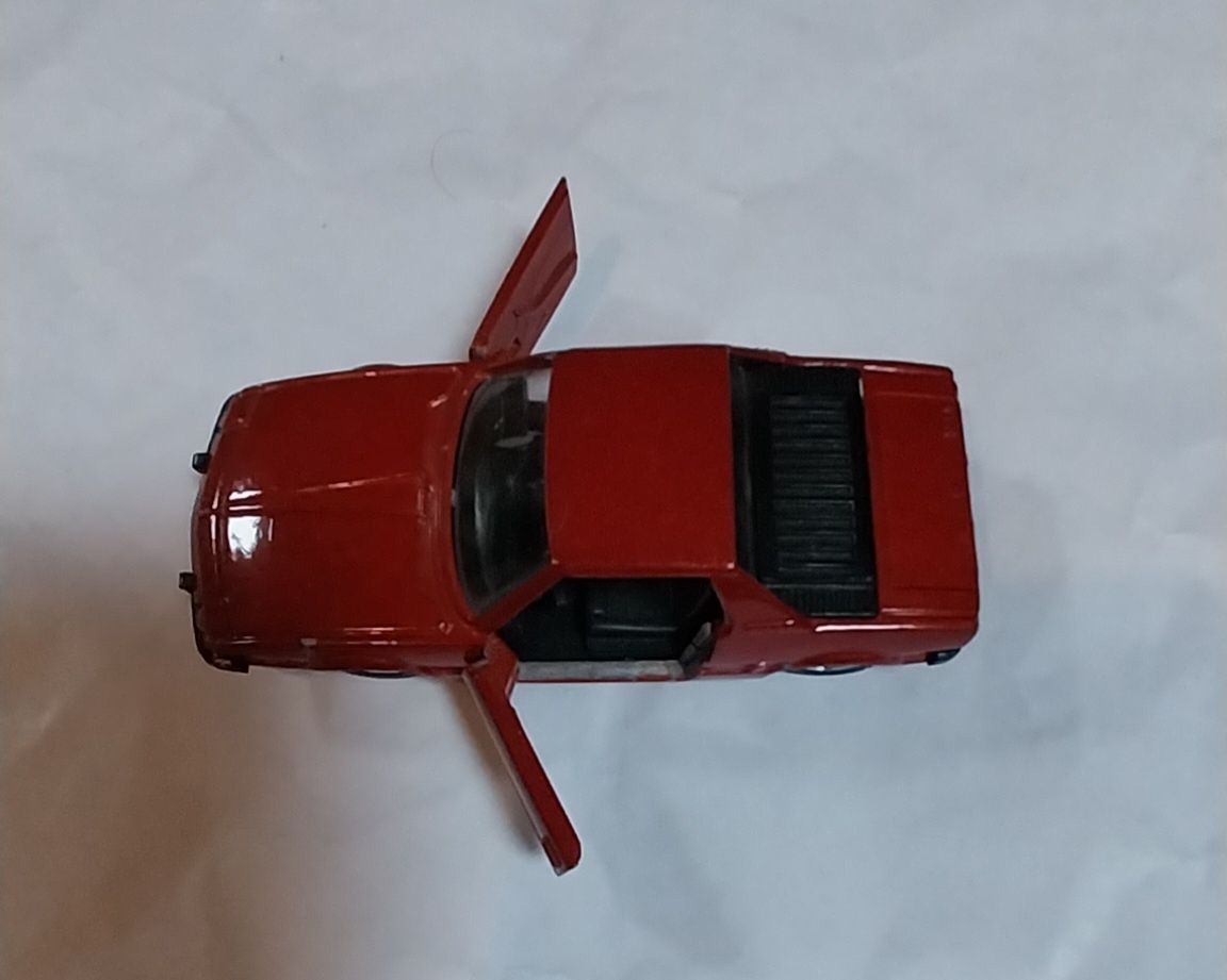 Miniatura da Solido Fiat X19 em escala 1/43