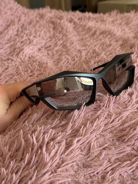 Стильні сонцезахисні окуляри