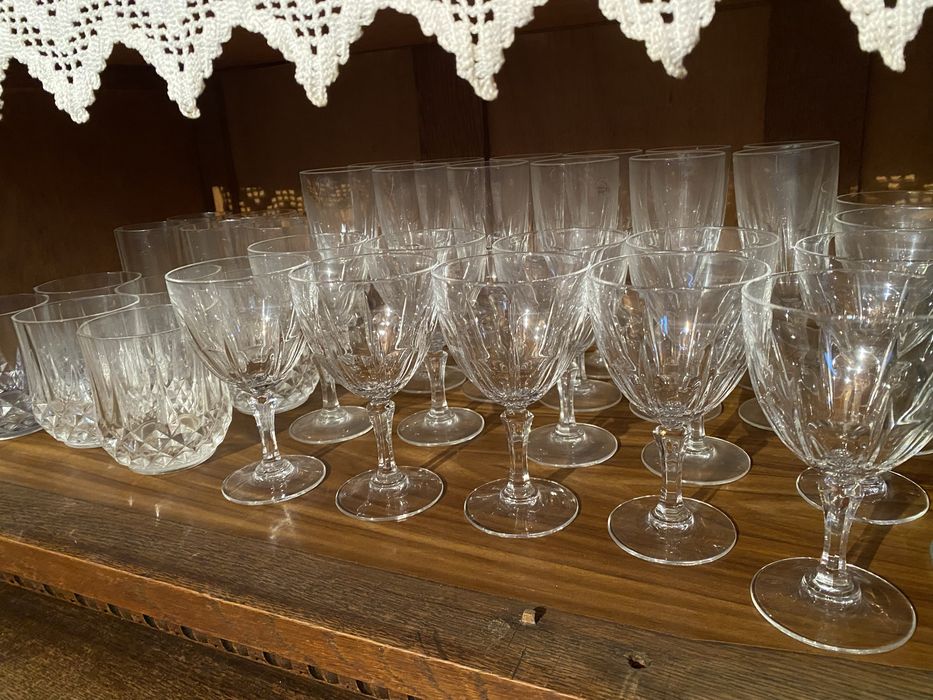 Conjunto completo de vários copos de cristal