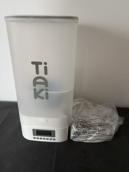 TIAKI automat na karmę  Do 3 litrów karmy